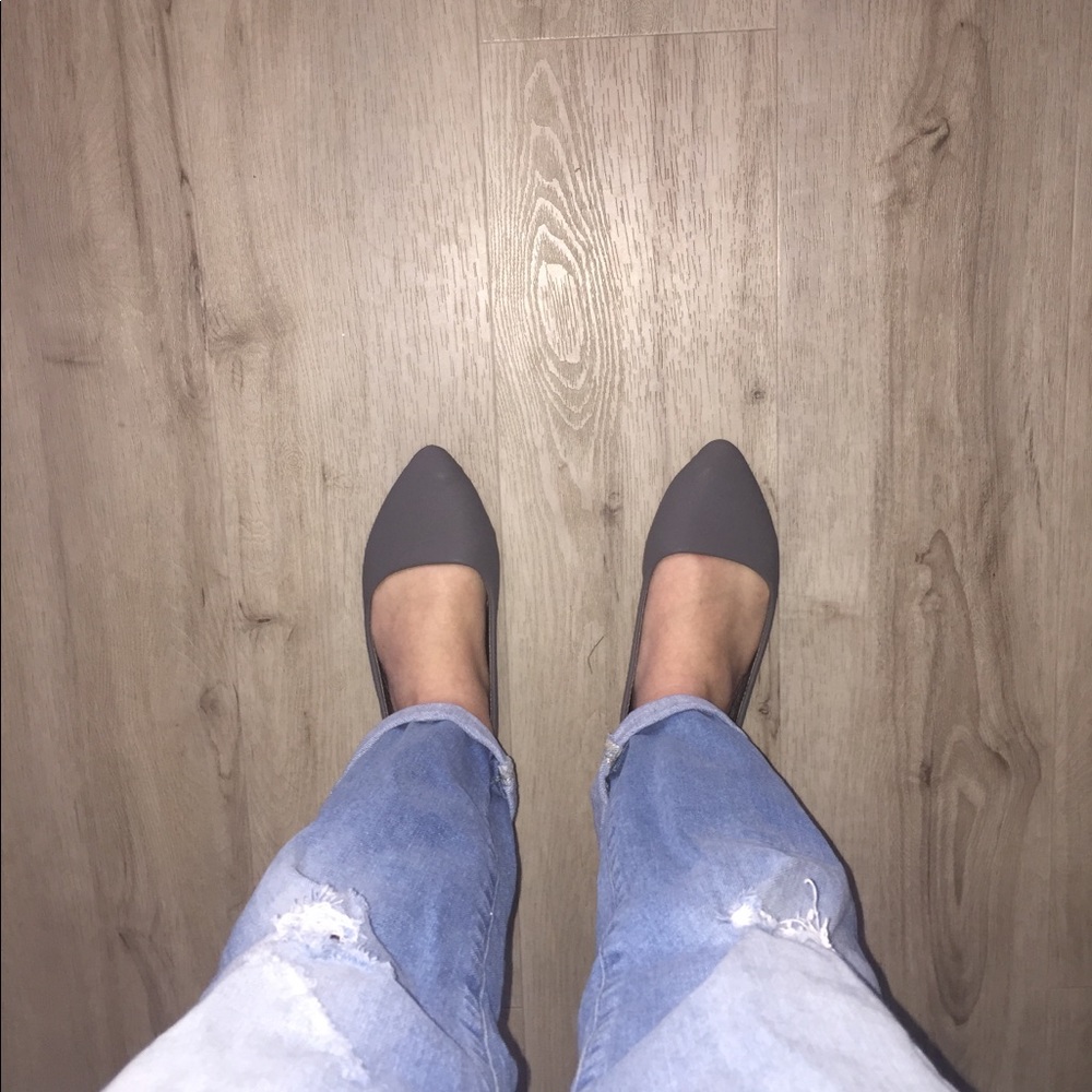 Women’s matte gray flats